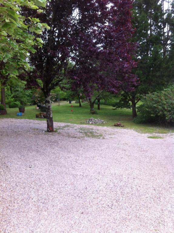 Chambre D'Hotes Dyrslot Saint-Denis-de-Pile Bagian luar foto